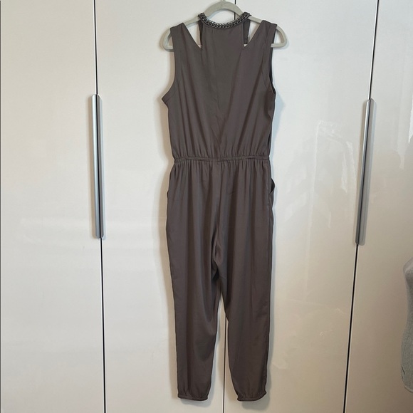 Bebe Dark Taupe Brown Sleeveless Jumpsuit Chain Detail, Size L - Picture 10 of 10
